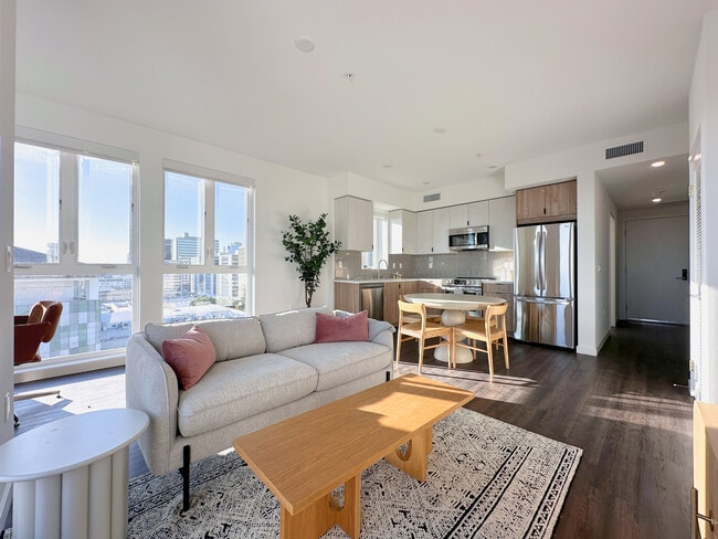 Photo - 689 Catalina