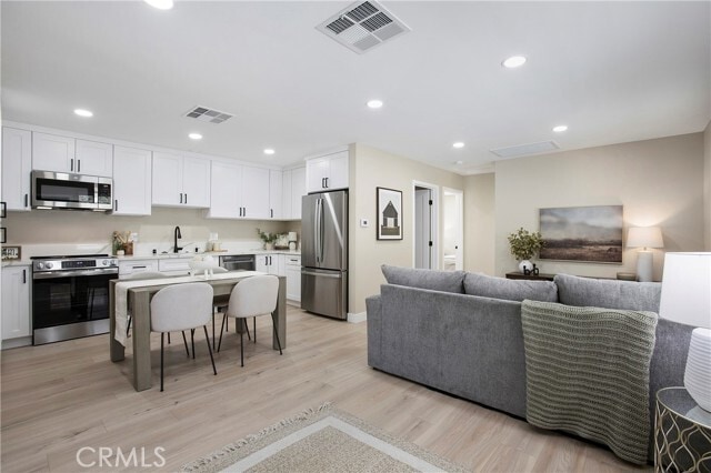 Building Photo - 708 E Elm St