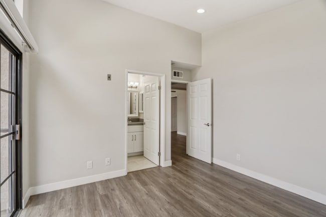 Photo - 626 E Verdugo Ave Unit C