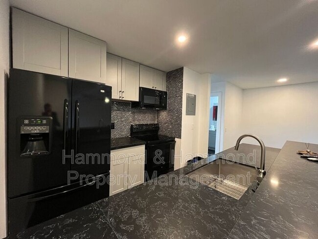 Building Photo - 20930 Parthenia St Unit #201