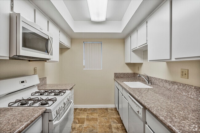 2BR, 2BA - 950SF - Kitchen - 280 West Tujunga