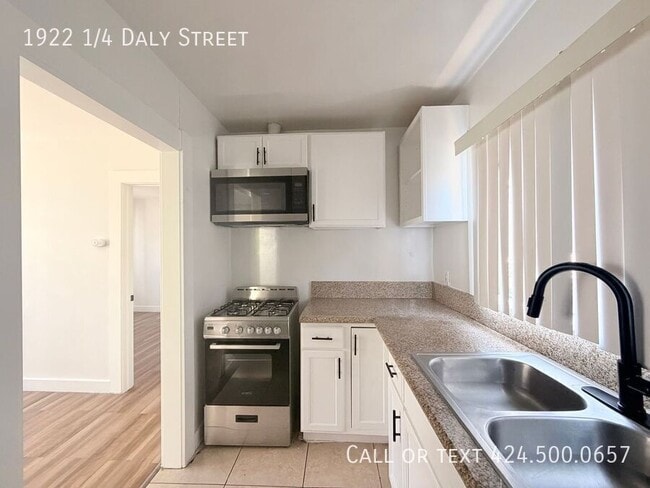Photo - 1922 1/4 Daly Street-