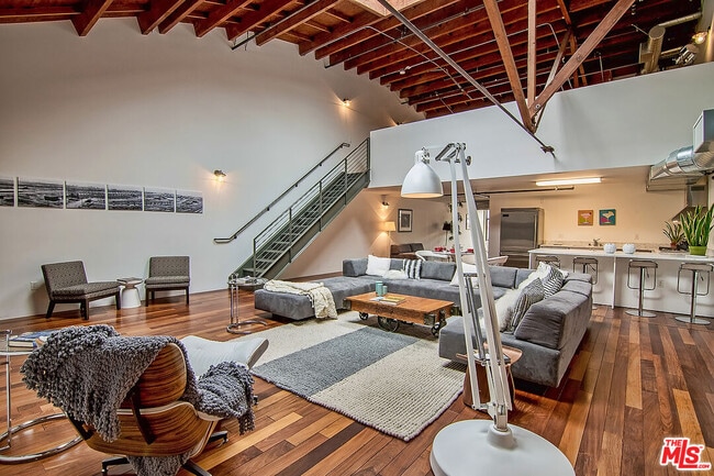 Building Photo - 1046 Princeton Dr Unit 205