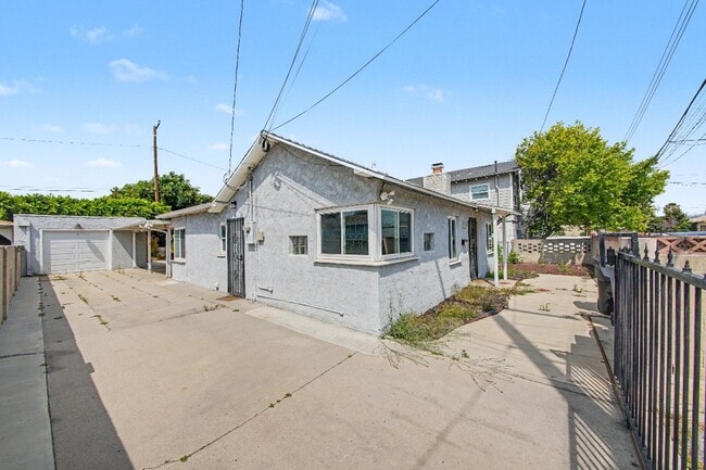 Photo - 445/2 E Alisal St