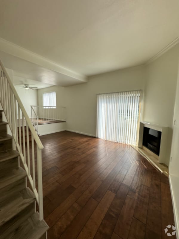Building Photo - 13022 Riverside Dr Rental