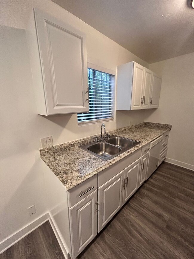Building Photo - 1220 S Manhattan Pl Unit 6