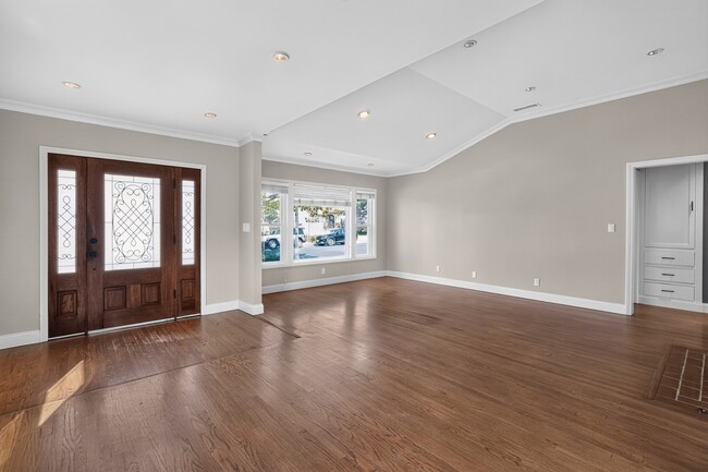 Photo - 7742 Dunbarton Ave