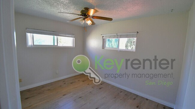 Photo - 8073 Palm St