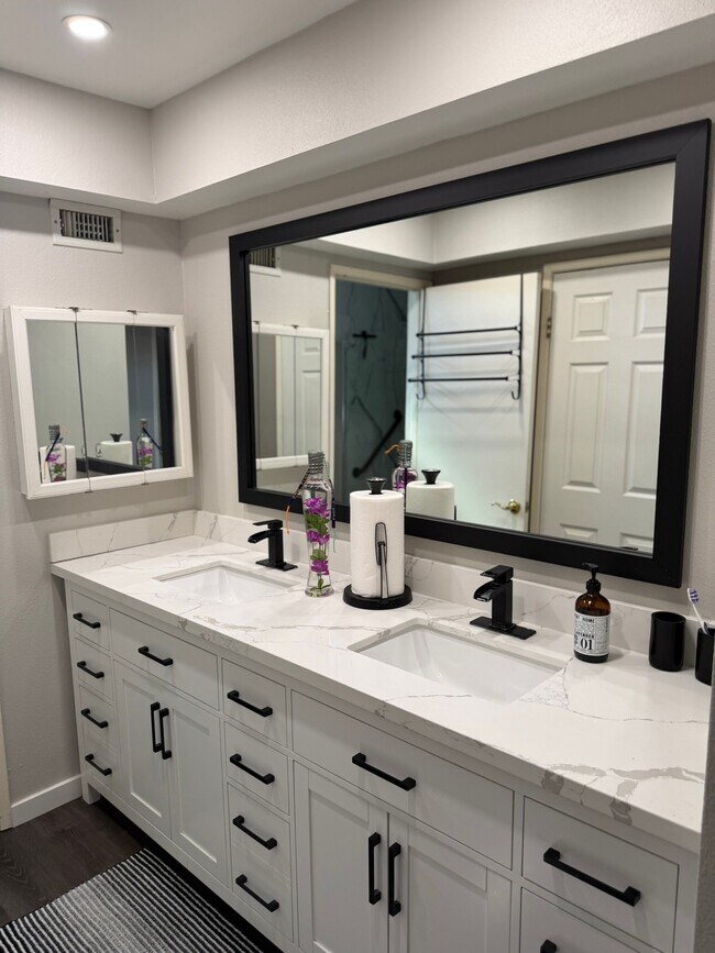 Photo - 2794 Carlmont Pl