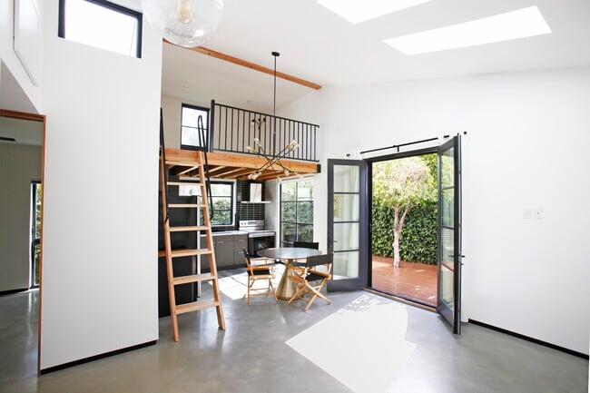 Building Photo - 6345 Babcock Ave