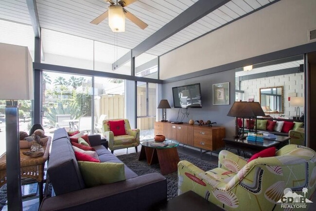 Photo - 261 Sandpiper St