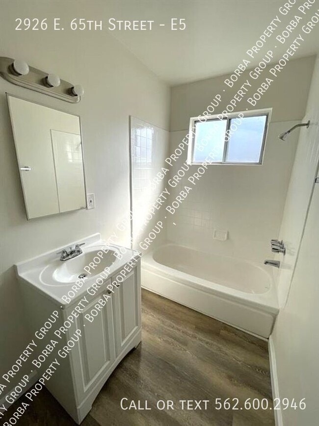 Building Photo - 2926 E 65th St Unit E5