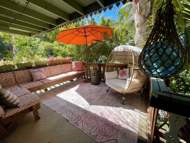 Wraparound deck view 1 - 19623 Grand View Dr House