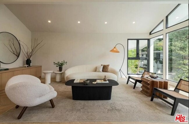 Photo - 2221 Bowmont Dr