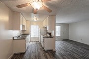 1 BR, 1 BA - 700 SF - Palms Apartments