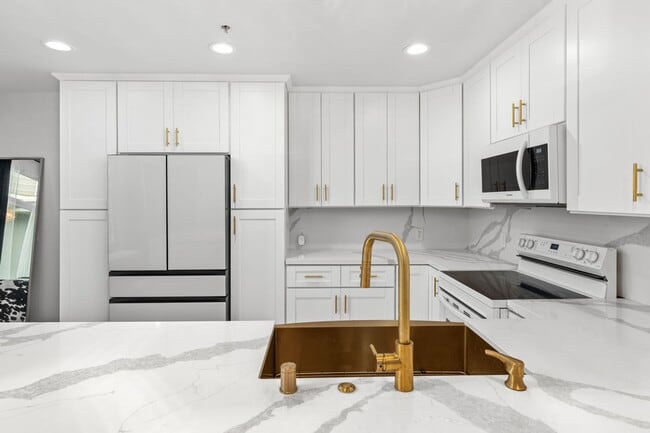 Photo - Stunning & fully upgraded 1BR/1BA residence in the heart of Little Italy