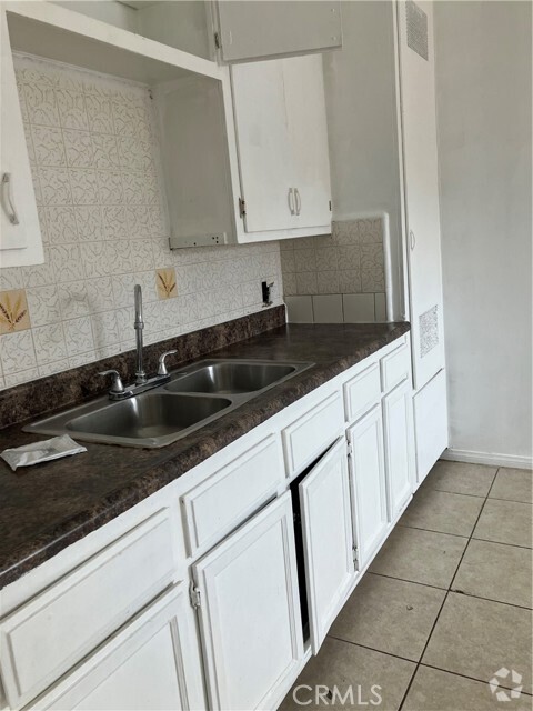 Building Photo - 5541 Linden Ave Rental