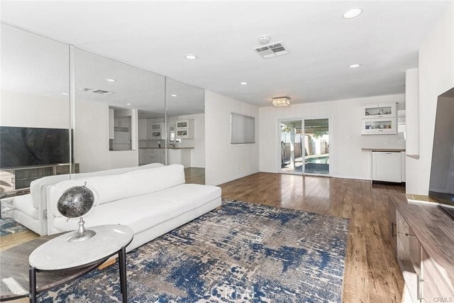 Photo - 8827 Sylmar Ave