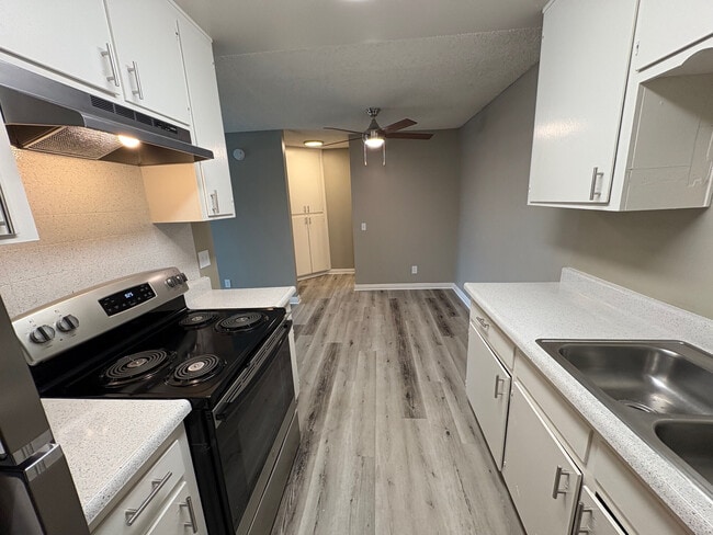 Photo - Pinewood Apartments