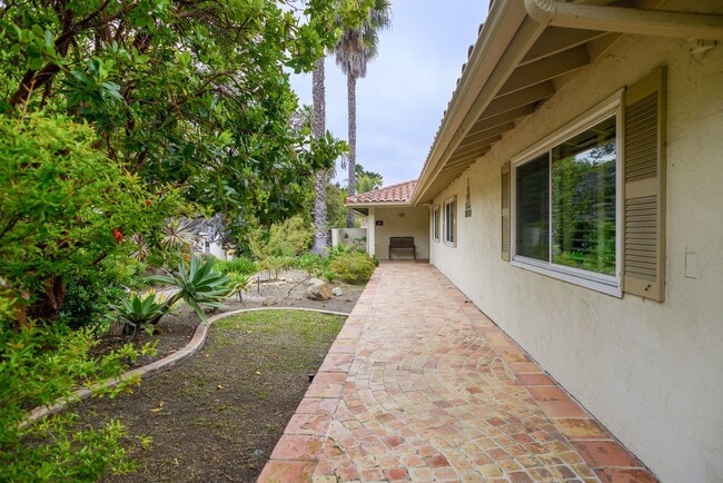 Photo - ***Available Now - Mid-term Lease ONLY *** Single Level 3 Bedroom, 2.5 Bath home in La Costa*****