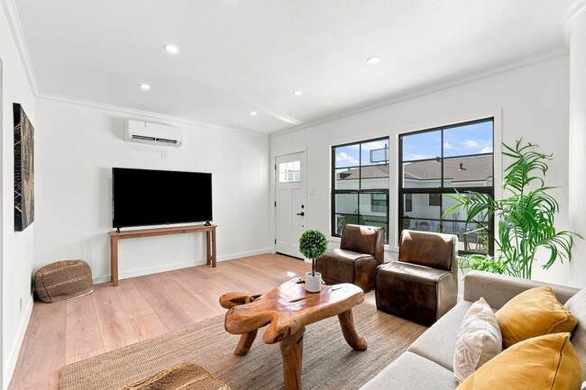 Photo - 1987 Lake Ave