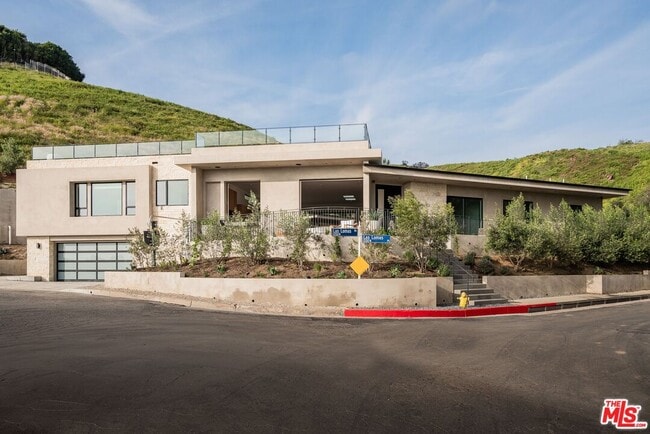 Photo - 1205 Las Lomas Pl