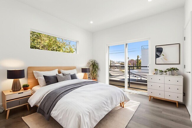 Photo - 1034 N Oxford