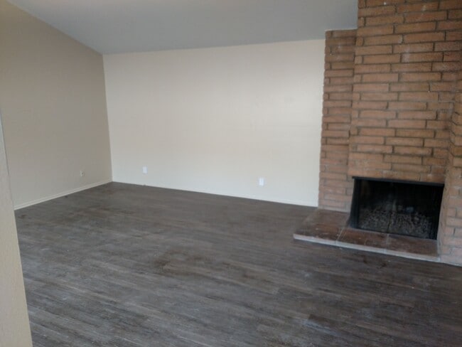 Photo - 2162 Chandler St