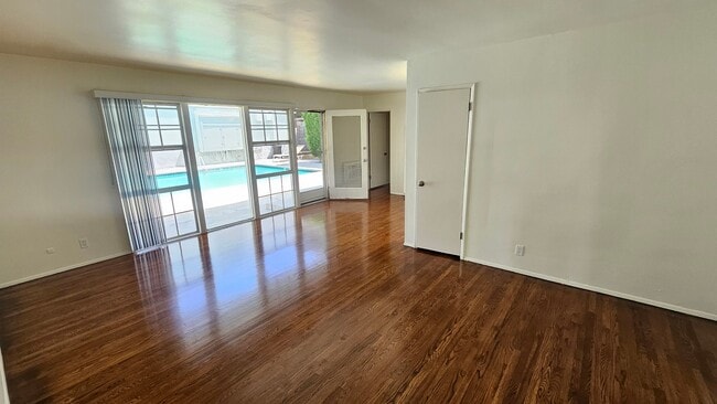 Photo - 11030 Moorpark St Unit B2