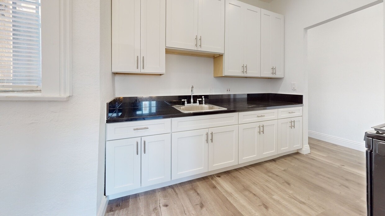 3D Tour - 2318 1/2 W Jefferson Blvd Unit A