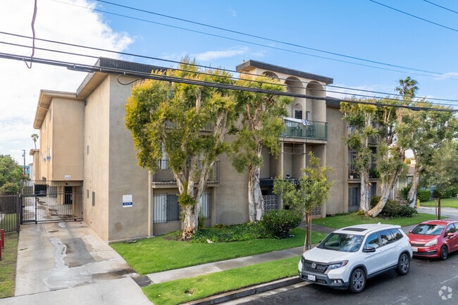 Building Photo - 925 N. Inglewood Ave.