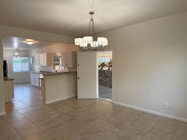 Building Photo - 70th STREET TRIPLEX Unit 5120