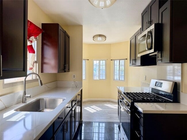 Photo - 607 W 101st St