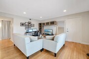 Photo - Unbeatable Location! Bright 1 Bed, 1 Bath ... House