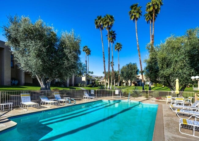 Building Photo - 47900 Oasis Ct Unit Spacious with Mtn Views