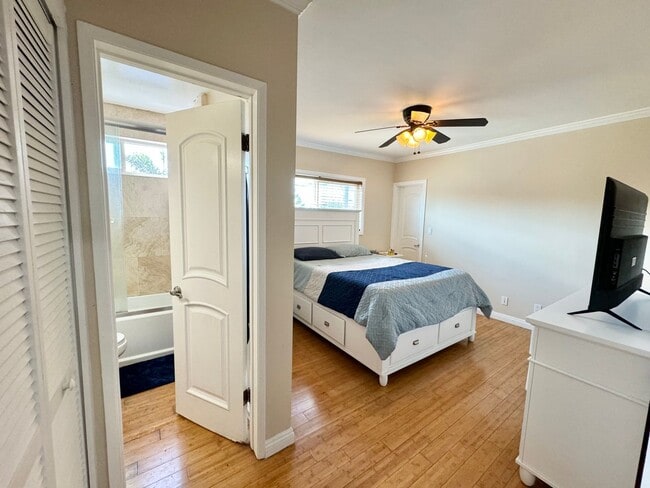 Photo - 10876 Palms Blvd Unit 09