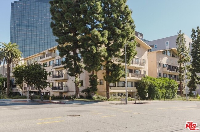 Building Photo - 1154 S Barrington Ave Unit 101