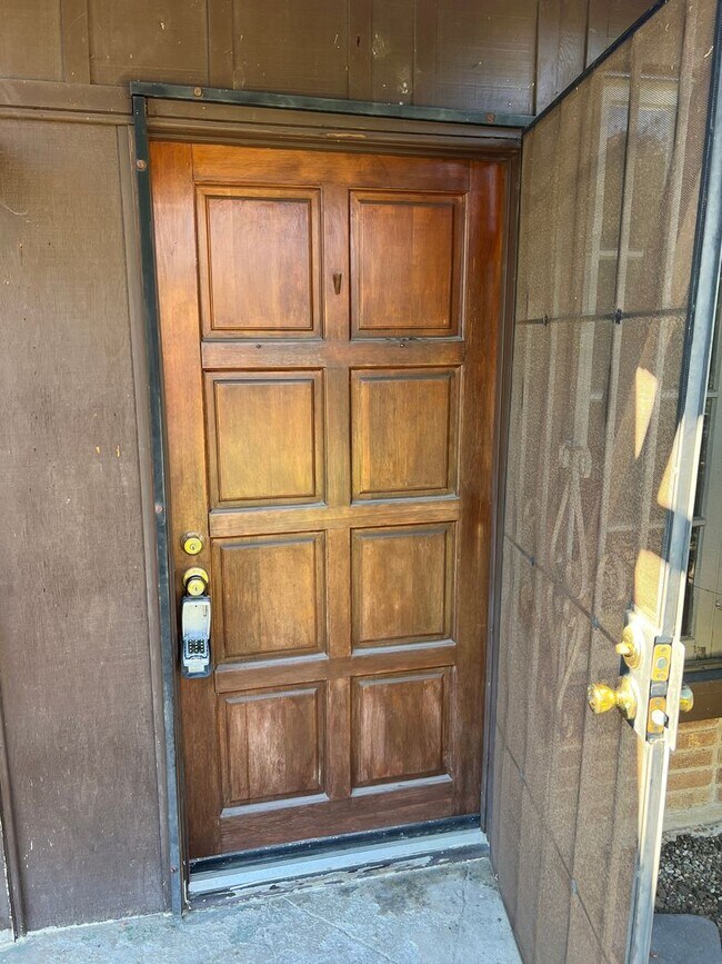 Photo - Charming back Studio