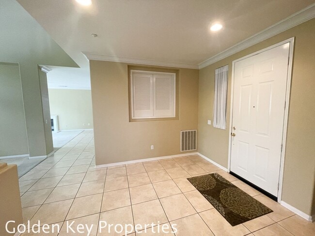 Photo - Bright and spacious 3+2.5