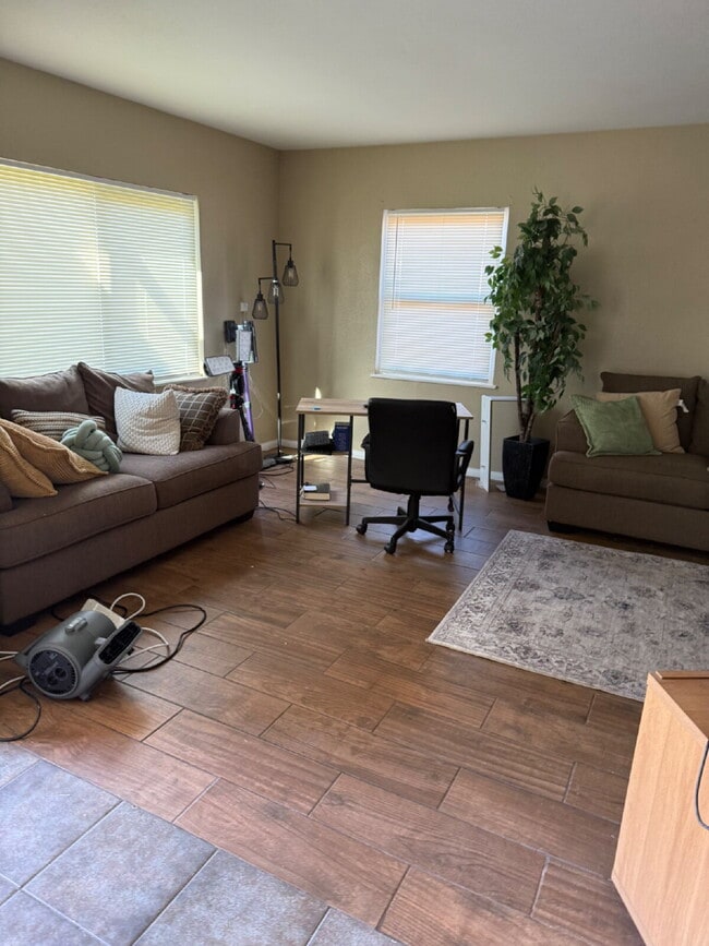 Photo - Don't miss out on this beautiful and spacious home! Large back yard with detached workshop!