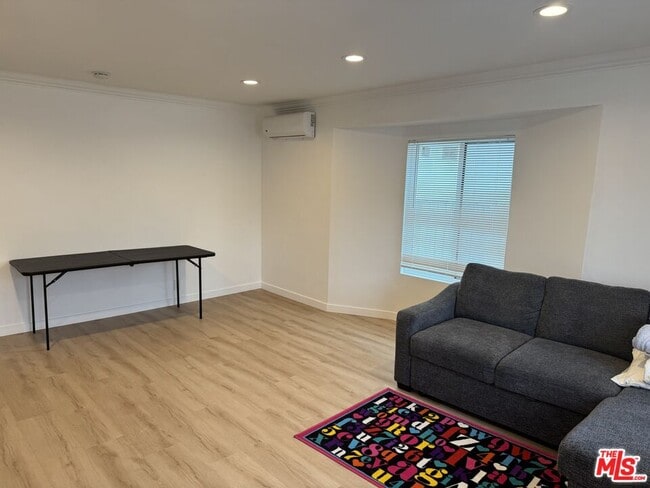 Photo - 931 S Sherbourne Dr Unit 931