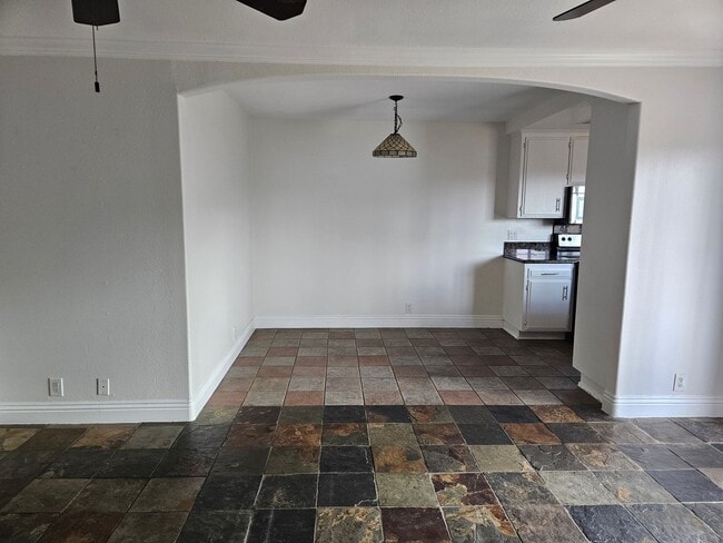 Building Photo - 1 month off move in special. 2 bedroom 2 bath with in unit laundry in Hillcrest /North Park!