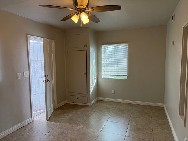 Building Photo - 339 E 19th St Unit D