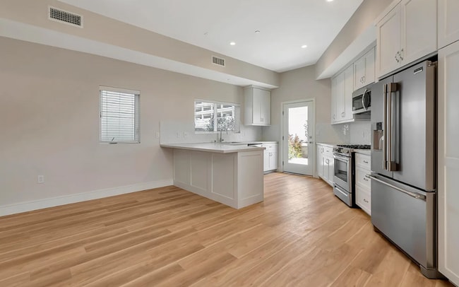 Building Photo - Grant Avenue B Unit B