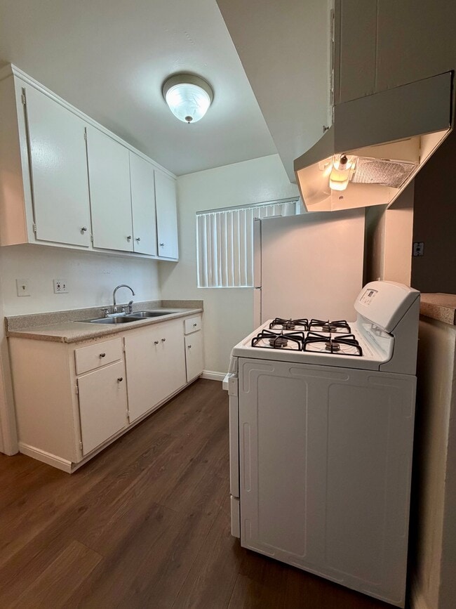 Photo - 12414 Dunrobin Ave Unit 9