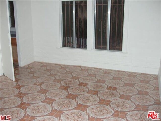 Building Photo - 737 N Harvard Blvd Rental
