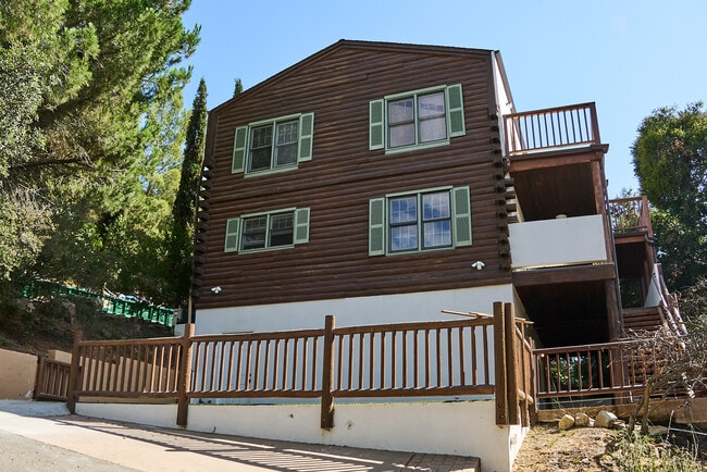 Photo - 373 Loftyhill Dr Unit Loftyhill House