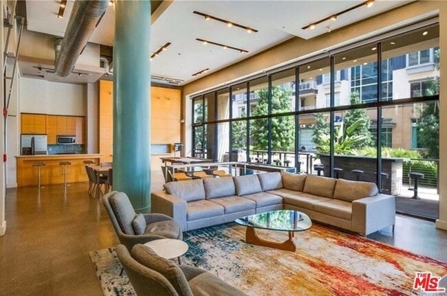 Photo - 133 The Promenade N Unit #110 -- 2nd floor only