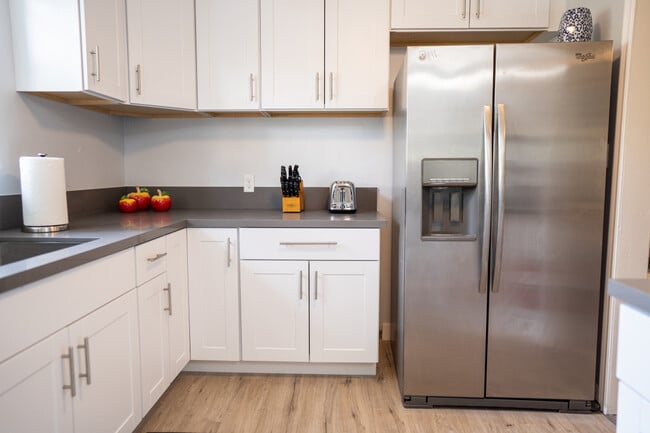 Photo - 10857 Kling St