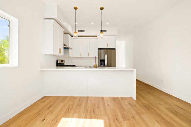 Photo - 3425 Edgehill Dr Townhome